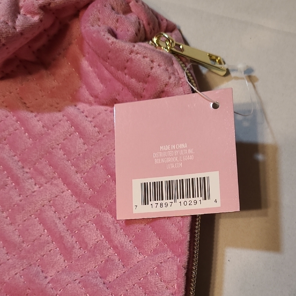 Ulta Beauty Pink Quilted Zippered Makeup Pouch NWT - Picture 3 of 5
